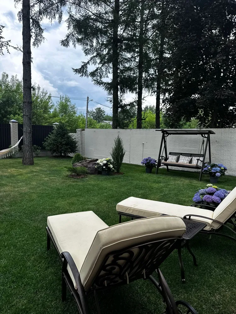 Шезлонги из литого алюминия и качели Magnate в Новой Москве