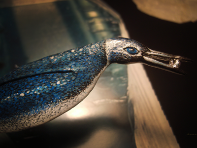 "Пингвин Мерилии", необычная брошь с натуральным морганитом