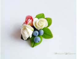 Заколка/ брошь "Розочки с голубикой".