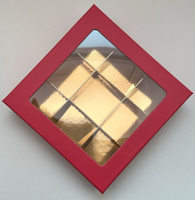 Коробка для 9 конфет ПРЕМИУМ с/о (красная мат./золото), 160*160*45мм