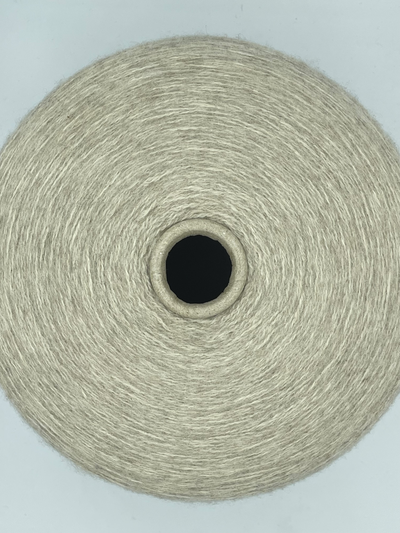 MILLEFILI art.GARZSOFTYAK Nm. 640 метров в 100 граммах 75% WO (шерсть), 8% WY ( шерсть яка), 15% PA, 2% PL Цв. 80014 овсянка