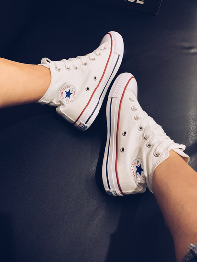 Белые Кеды Converse All Star высокие на ногах M7650 фото