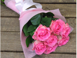 Букет из 7 роз в упаковке