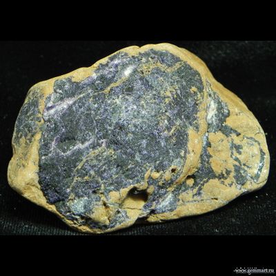 Флюорит (ратовкит) на буром кварците