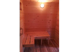 Мойка так же обшита евро вагонкой, установлен полог