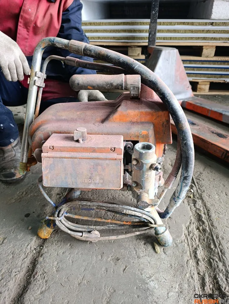 Покрасочный аппарат ASPRO-3100 на строительной площадке Покупателя