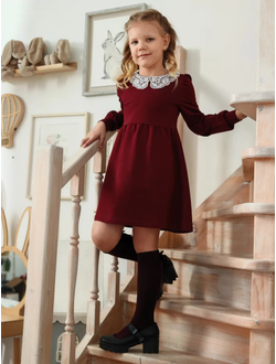 Платье с кружевным воротником