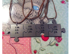 Кулоны с именами друзей, пазлы 4 шт