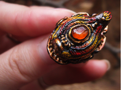 "Легенда Янтарного Подземелья", кольцо с курочкой и натуральным янтарём