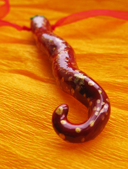 Восточный перец. Авторский кулон с восточными узорами