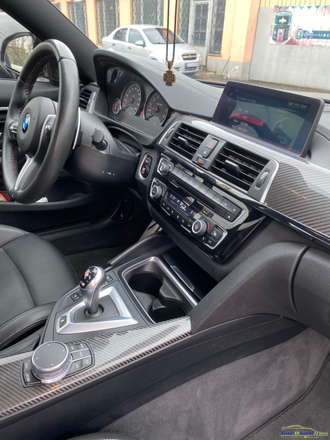 салон автомобиля BMW M4 Competition Package 2018