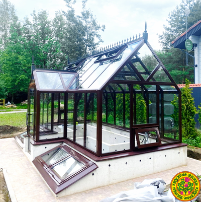 Базовая комплектация теплицы в английском стиле с холлом из стекала и алюминия ЕЛИЗАВЕТА XS размером 5000 x 2500 мм