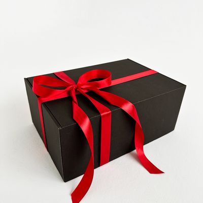 Большая подарочная коробка GILEV 37x26x12см с красной лентой и наполнителем