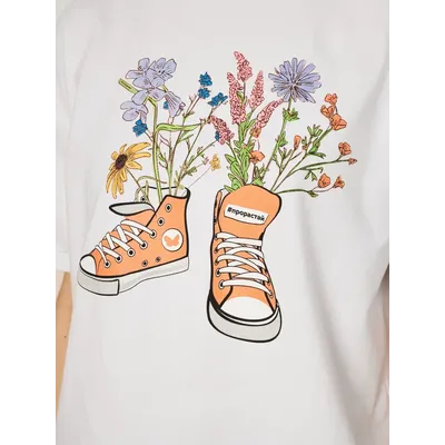 ЖЕНСКАЯ ФУТБОЛКА БЕЛАЯ "ЦВЕТОЧНЫЕ КЕДЫ"