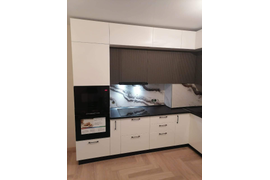 Кухня индиго с антресолями