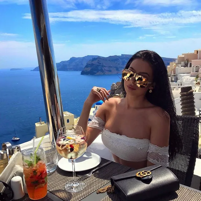 Работа для очаровательных моделей 18+ в эскорте 