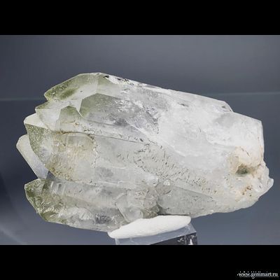 Горный хрусталь, "фаден - с белой полосой" с включениями хлорита. Северная Осетия. 68*44*20мм