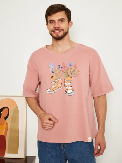 МУЖСКАЯ ФУТБОЛКА РОЗОВЫЙ "ЦВЕТОЧНЫЕ КЕДЫ"