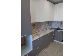 Кухня светло-серая 2