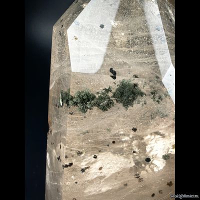 Горный хрусталь с включениями хлорита, гематита и рутила. Мадагаскар. 205*120*100мм. (ААА)