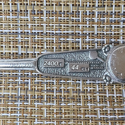 Гравировка на серебряной ложечке