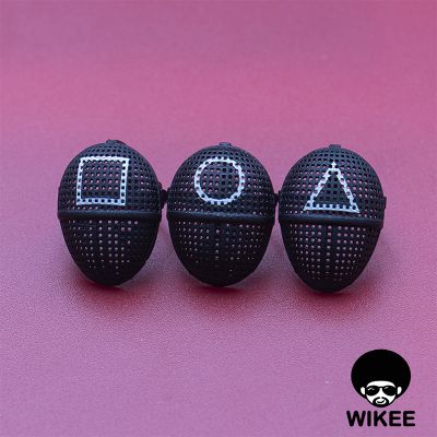 Охранник ("Игра в кальмара", Squid Game)  - КОЛЛЕКЦИОННАЯ ФИГУРКА 1/12 scale Red Suit Game Guard (WKT01A) - Wikee Toys