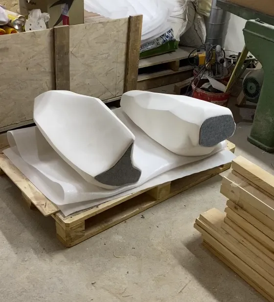 Готовые изделия, отшлифованные и покрытые лаком. На пятку наклеен войлок.