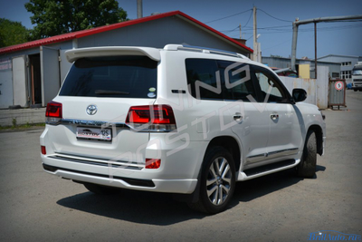 Комплект обвесов Executive Black & White Toyota Land Cruiser 200 2016+