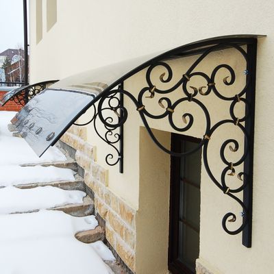 кованый козырёк над приямком (1650х860)