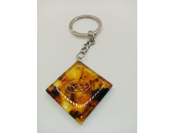 Брелок из натурального янтаря "SUBARU"