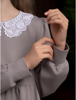 Платье серое с кружевным воротником