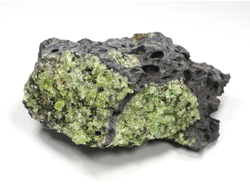 Хризолит (Перидот, Оливин) кристаллы на породе, США (70*50*30 мм, 103 г) №27238