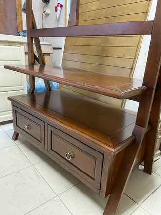 Тумба-мольберт под ТВ.