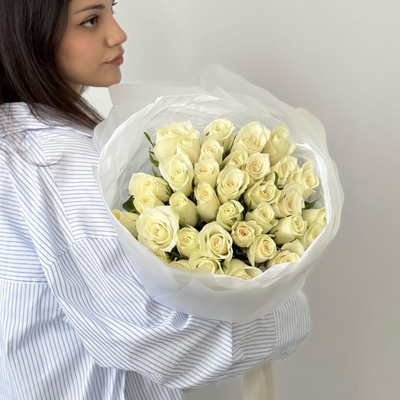 Букет из 35 белых роз