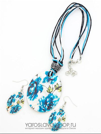 33902-1ПР Комплект из перламутра бело-голубой.