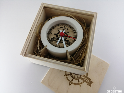 Часы в подарочной упаковке из высокосортной фанеры