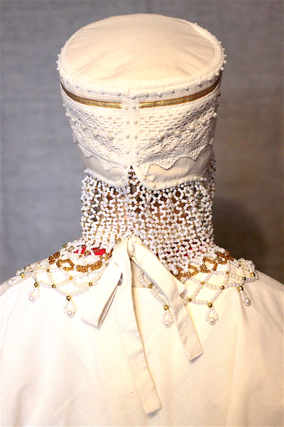 Русский народный женский головной убор "Повойник с жемчугами".