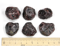 Гранат Альмандин кристалл в ассортименте, Карелия, Шуерецкое м-ние (25-27 мм, 22-28 г) №26357