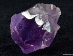 Аметист - кристалл с включениями