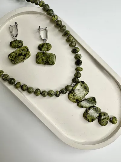 Браслет из уральского змеевика