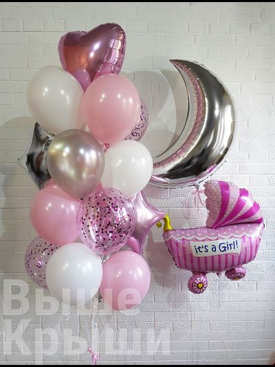 Композиция для роддома из шаров с коляской и серебристым полумесяцем