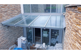 Стеклянные навесы и козырьки