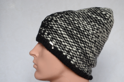 Вязаная мужская шапка Италия Vizio 5680 черная с белым