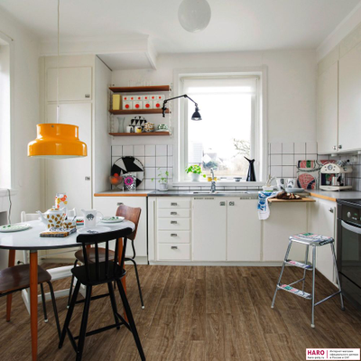 Декор ламината Haro Tritty 100 Gran Via Дуб Элеганза Дымчатый 542053 в интерьере кухни