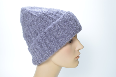 Фиолетовая шапка с отворотом