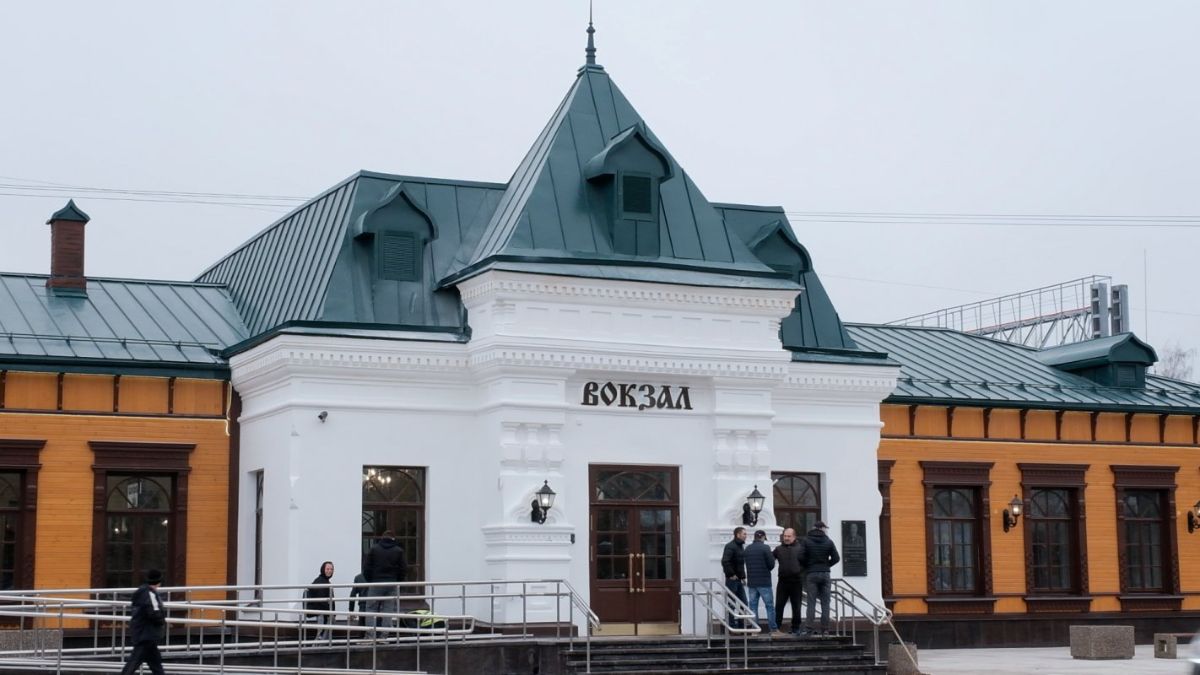 шпиль на крыше вокзала г. Нерехта