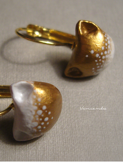 Миниатюрные серьги "Золотые Котики" с авторской росписью