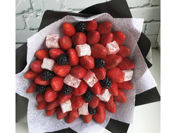 Клубничный букет