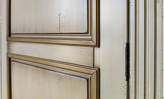 Шкаф для одежды с антресолью.