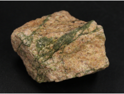 Унакит, необработанный образец, ЮАР (41*29*28 мм, 42 г) №38258